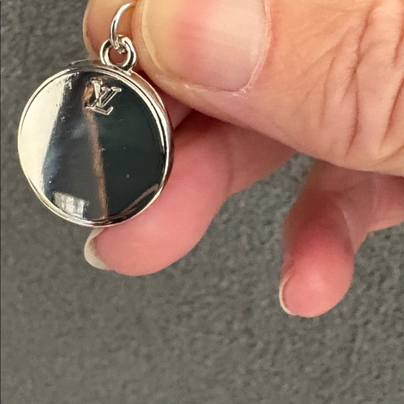 Louis Vuitton Stamped Silver Pendant Used Excellent Condition - Picture 4 of 5